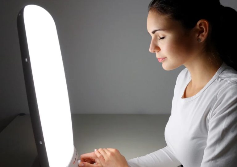 How to Use a SAD Lamp and What is the Duration for Light Therapy to Show Effectiveness?